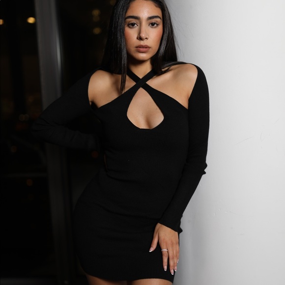 Sexy Long Sleeve Crossover Dress - Picture 2 of 4